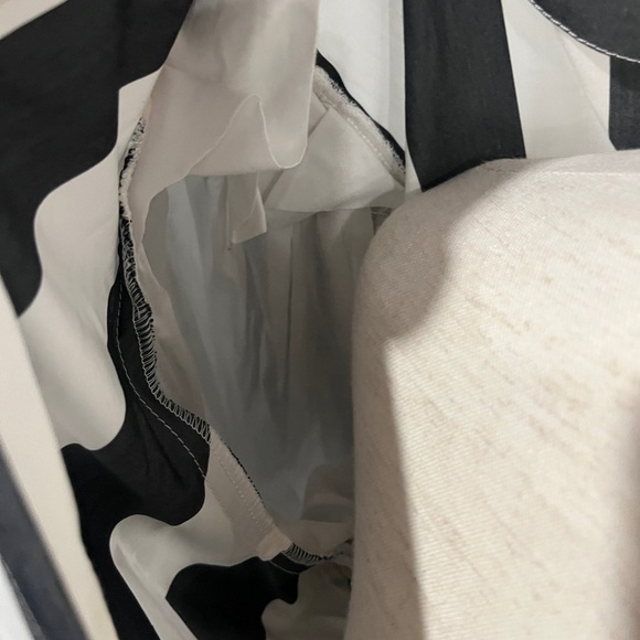 Trina Turk Black and White Striped Women's‎ Belted V Neck Top Small - Picture 2 of 5